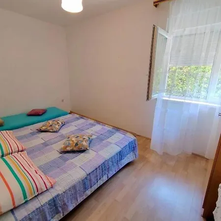 Appartement With Parking Space Barbat, Rab - 23300